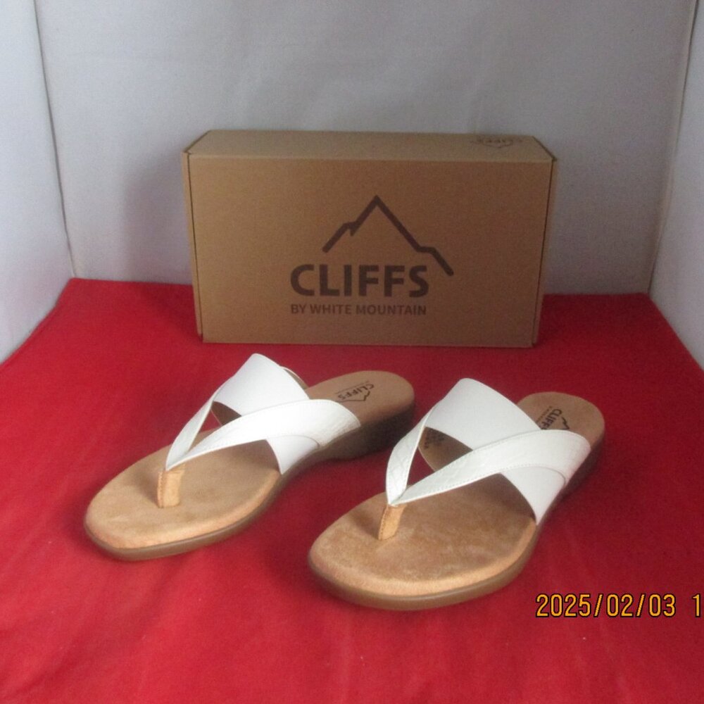 Cliffs by White Mountain Bumble Thong Sandal $49 - US Size 7 1/2 - White - 1155 - Picture 6 of 11